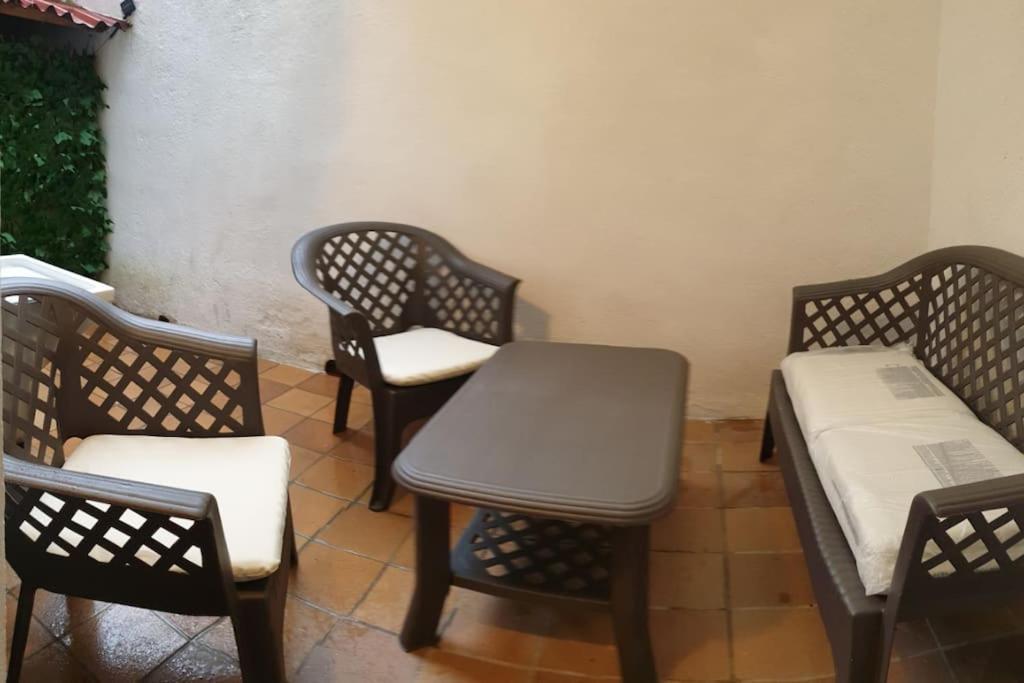 Casa Ramona Apartamento De Pueblo Con Patio En El Centro De Sant Joan Sant Joan de les Abadesses Exterior photo